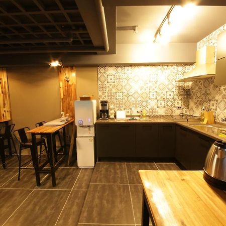 Hostel Familie Busan Station Екстер'єр фото