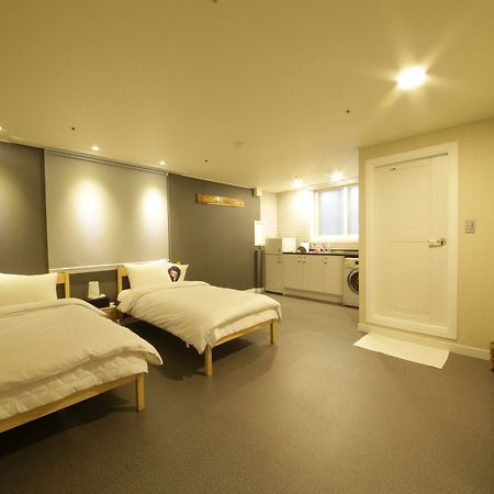 Hostel Familie Busan Station Екстер'єр фото