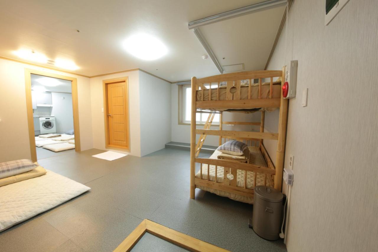Hostel Familie Busan Station Екстер'єр фото