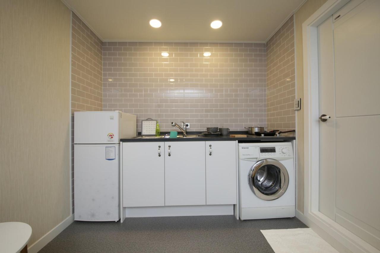 Hostel Familie Busan Station Екстер'єр фото