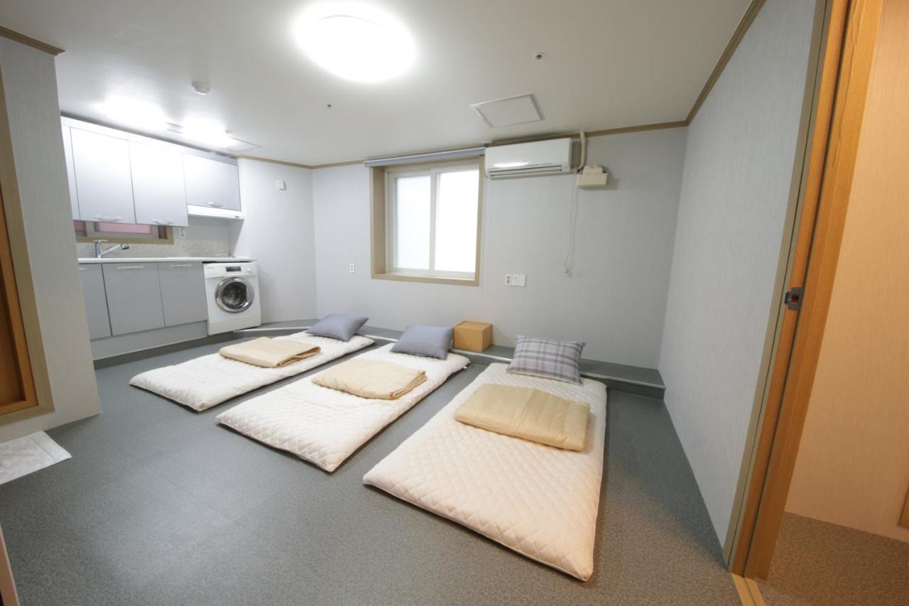 Hostel Familie Busan Station Екстер'єр фото