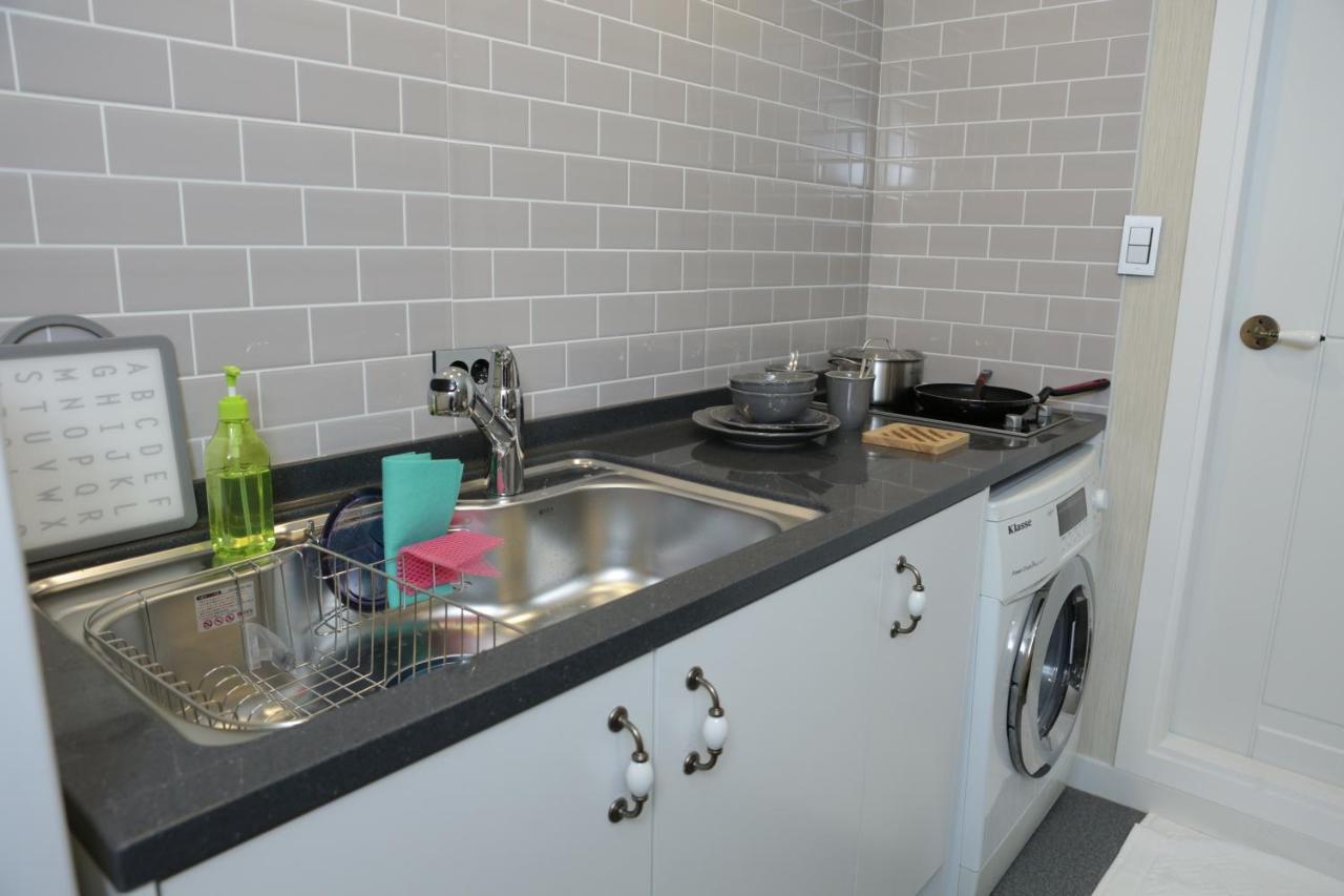 Hostel Familie Busan Station Екстер'єр фото