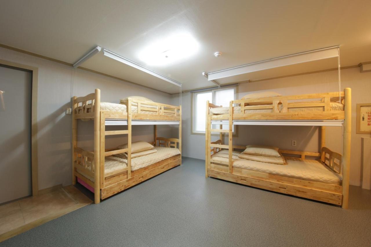 Hostel Familie Busan Station Екстер'єр фото