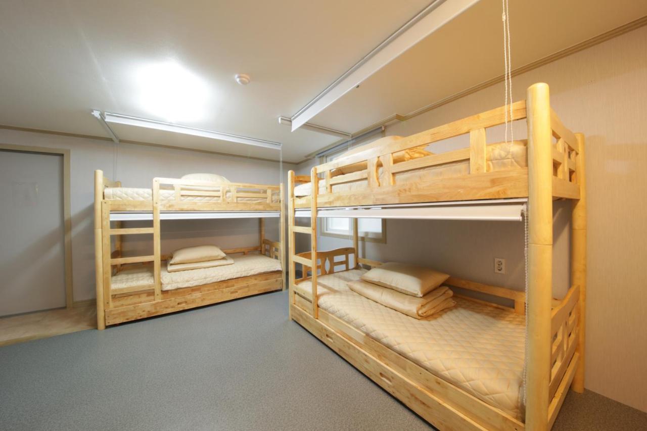 Hostel Familie Busan Station Екстер'єр фото