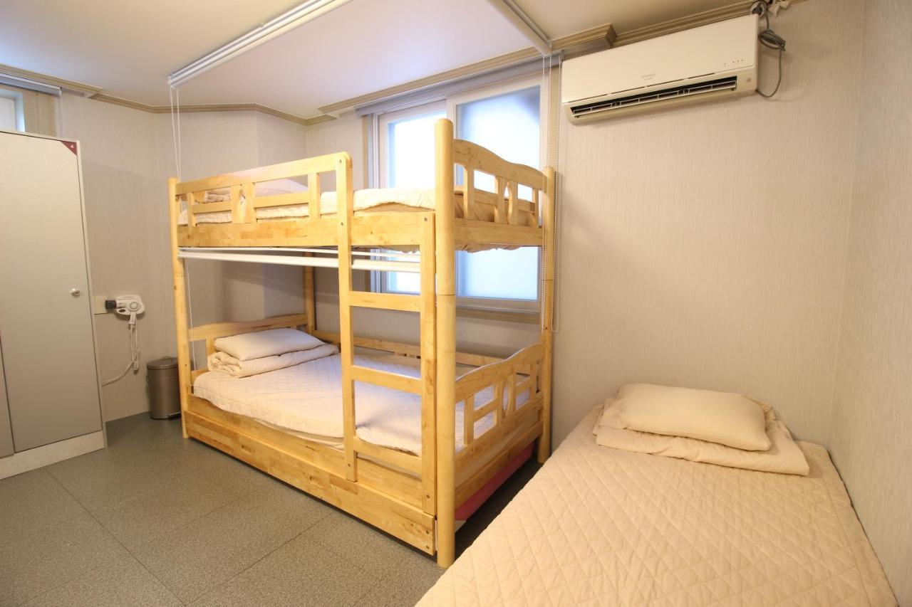 Hostel Familie Busan Station Екстер'єр фото