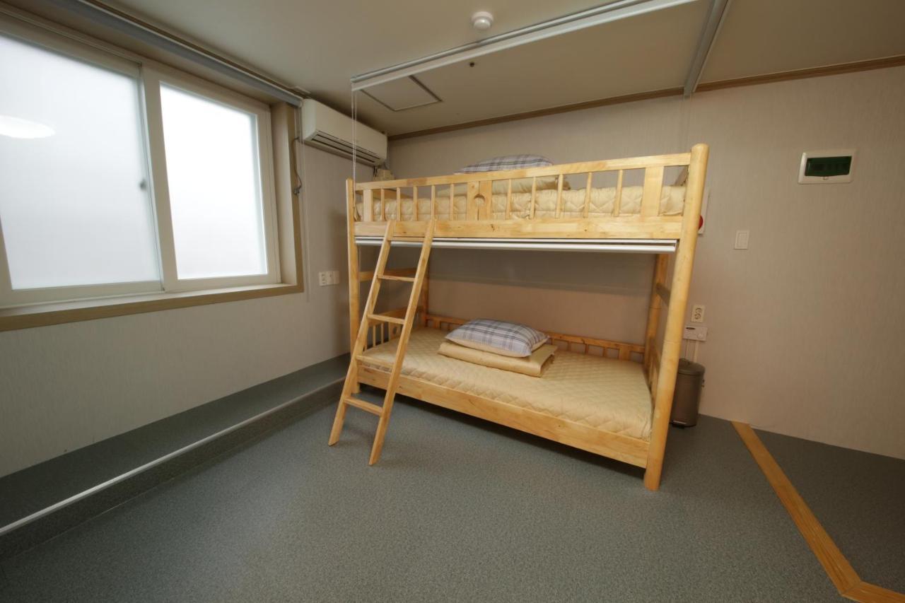 Hostel Familie Busan Station Екстер'єр фото