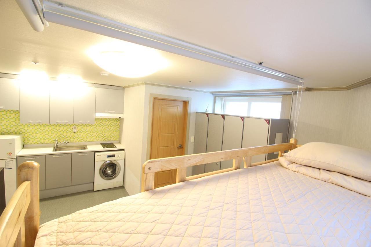 Hostel Familie Busan Station Екстер'єр фото