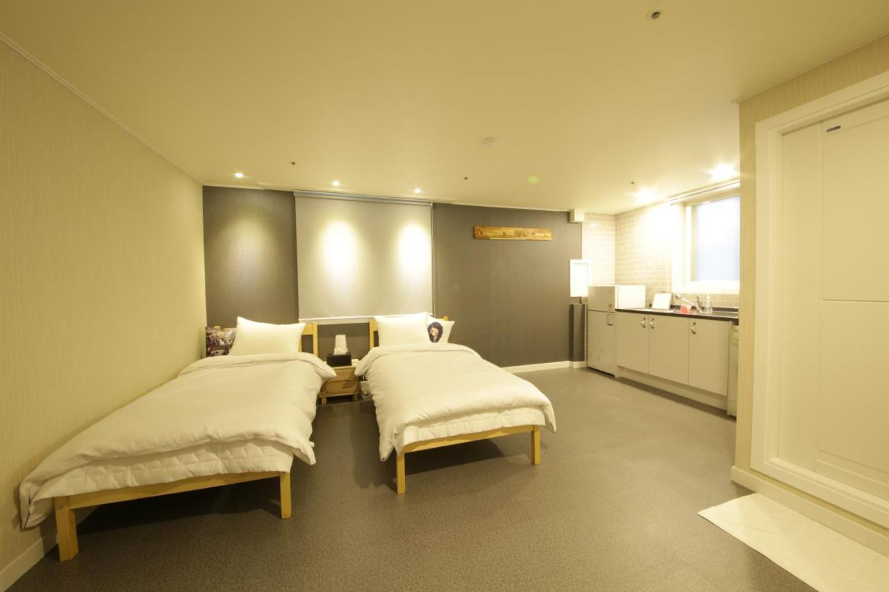 Hostel Familie Busan Station Екстер'єр фото