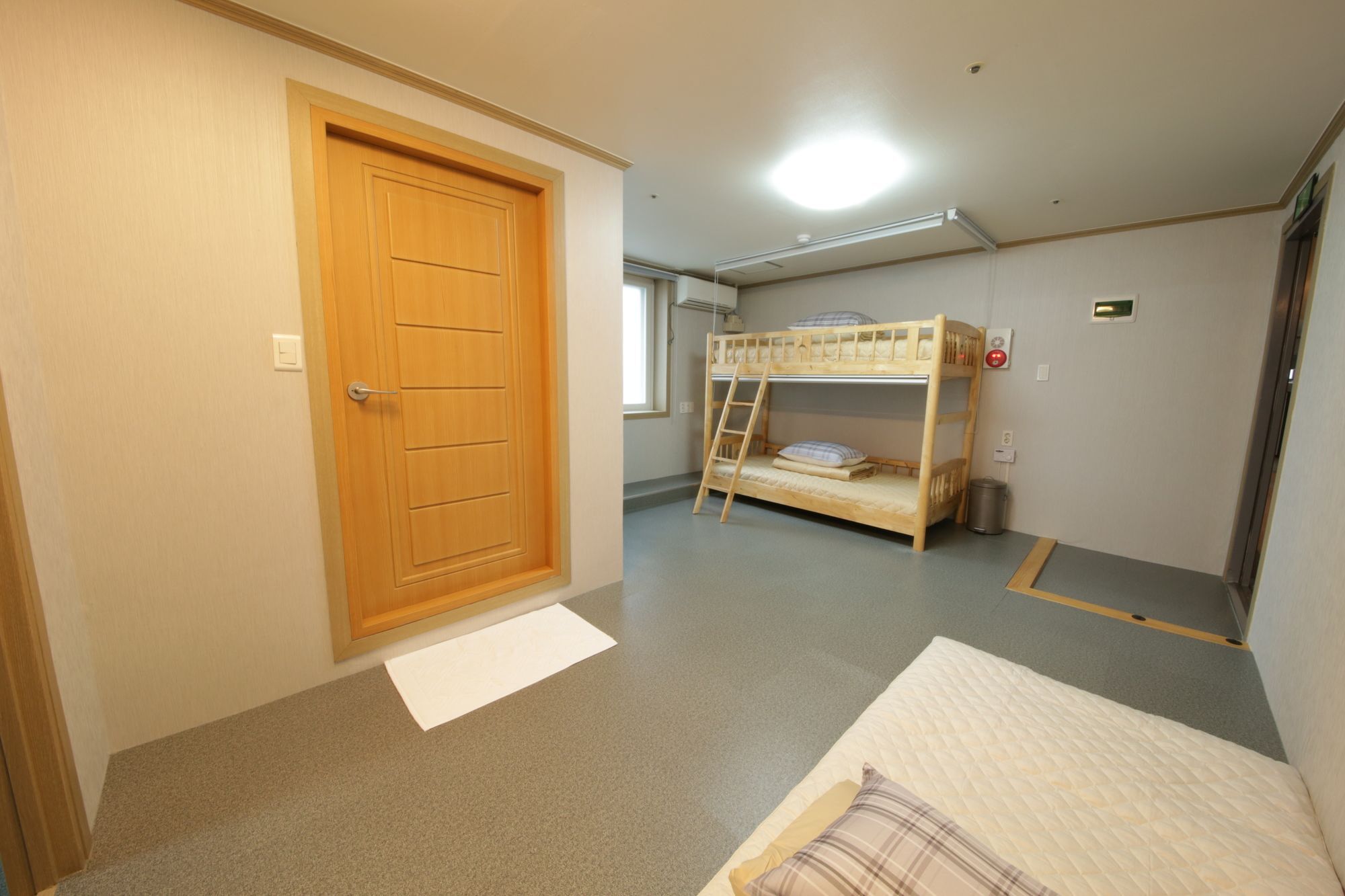 Hostel Familie Busan Station Екстер'єр фото